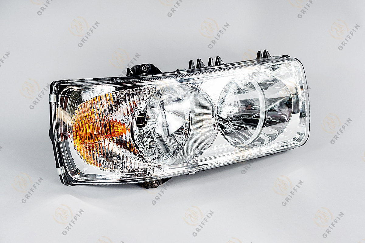 Фара головного света правая DAF XF95 02- / XF105