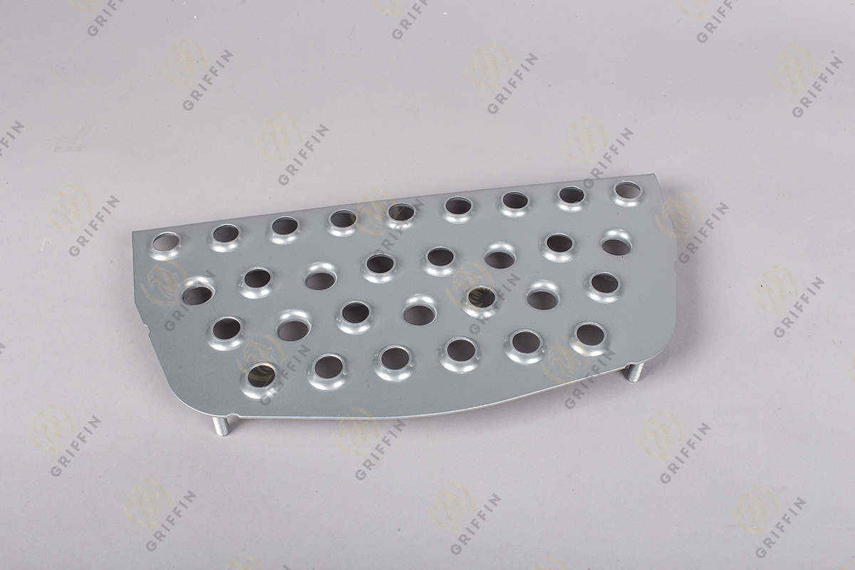 GK122071 Накладка на подножку нижняя мет. левая/правая Man TGA XL/XXL